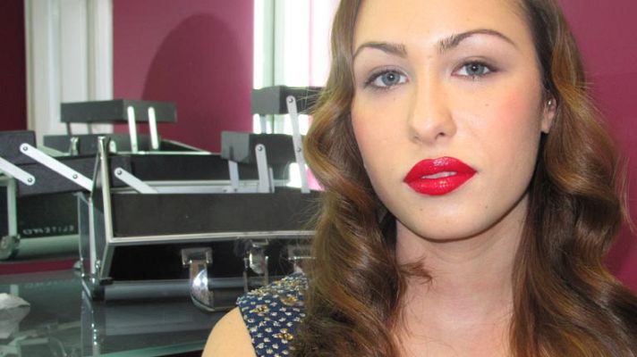  - Maquillaje: labios rojos