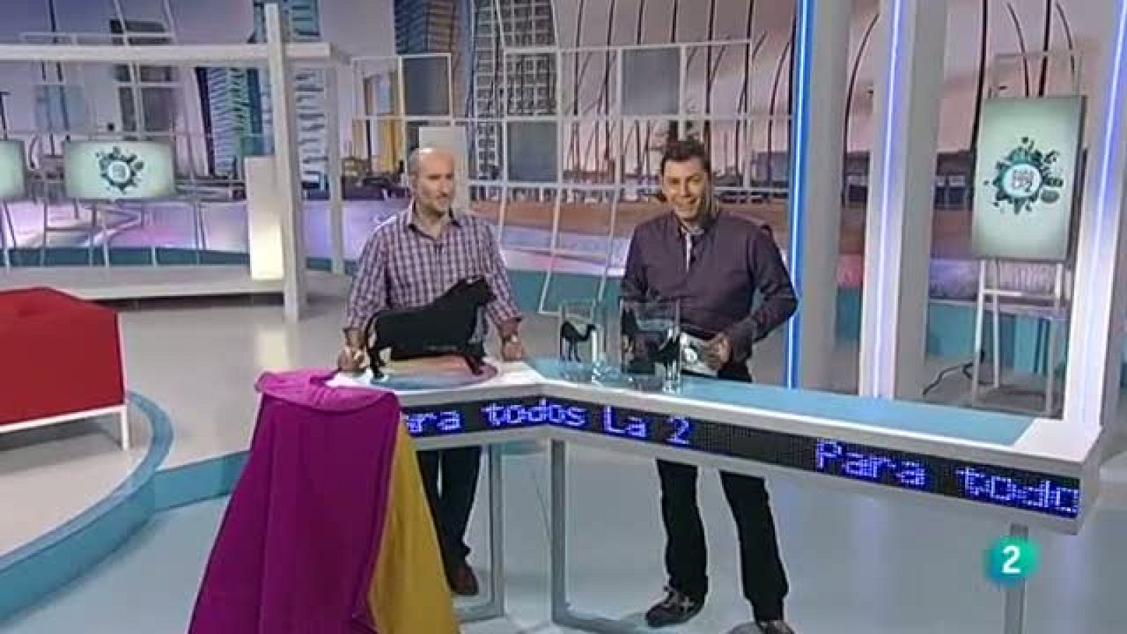 Para Todos La 2 - Ciéncia -  Los toros se inmutan por el color rojo?