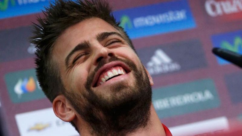 El defensa internacional del FC Barcelona Gerard Piqué ha zanjado este viernes todos los rumores sobre su mala relación con Sergio Ramos, asegurando que entre ellos hay "muy buen rollo" y que está "orgulloso" de jugar a su lado en la Eurocopa