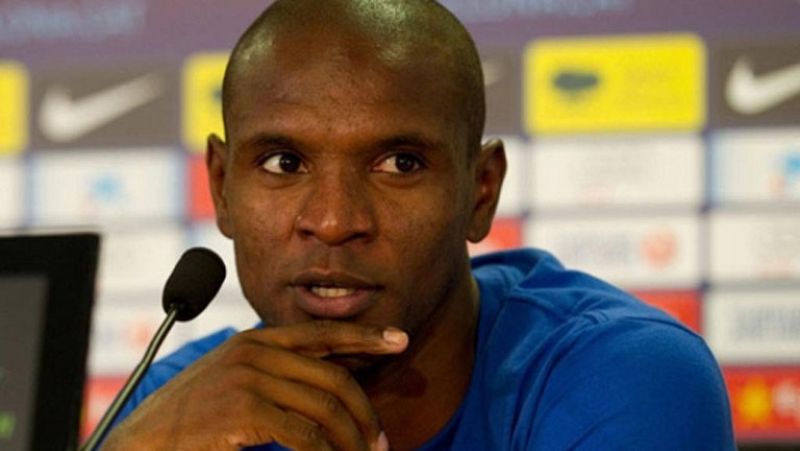 El jugador del Barcelona Eric Abidal, que fue sometido a un trasplante de hígado, ha vuelto a pasar por la Ciudad Deportiva del FC Barcelona, por lo que su recuperación va en buen camino.