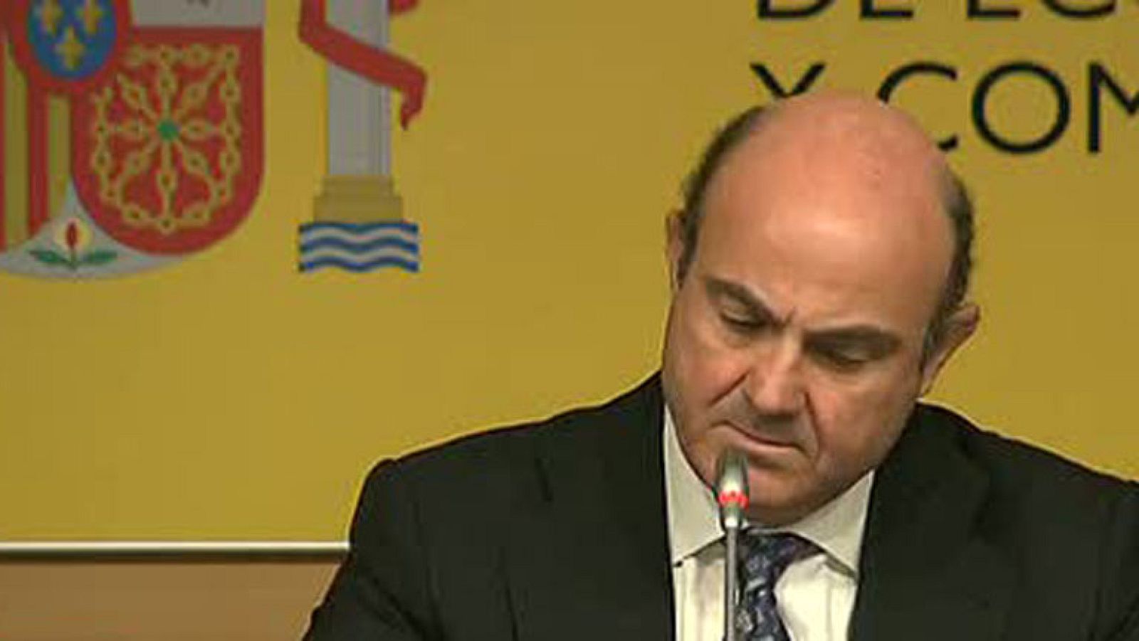 De Guindos: "Rajoy no ha comparecido porque yo soy el miembro del Eurogrupo"