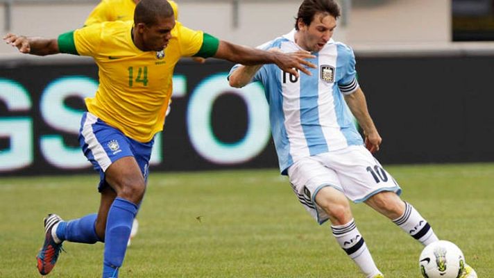 Informativo 24h - Triplete de Messi a Brasil