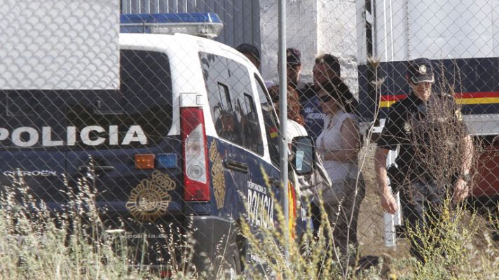 Telediario 1 - La madre de los niños señala posibles cambios en la finca de Las Quemadillas