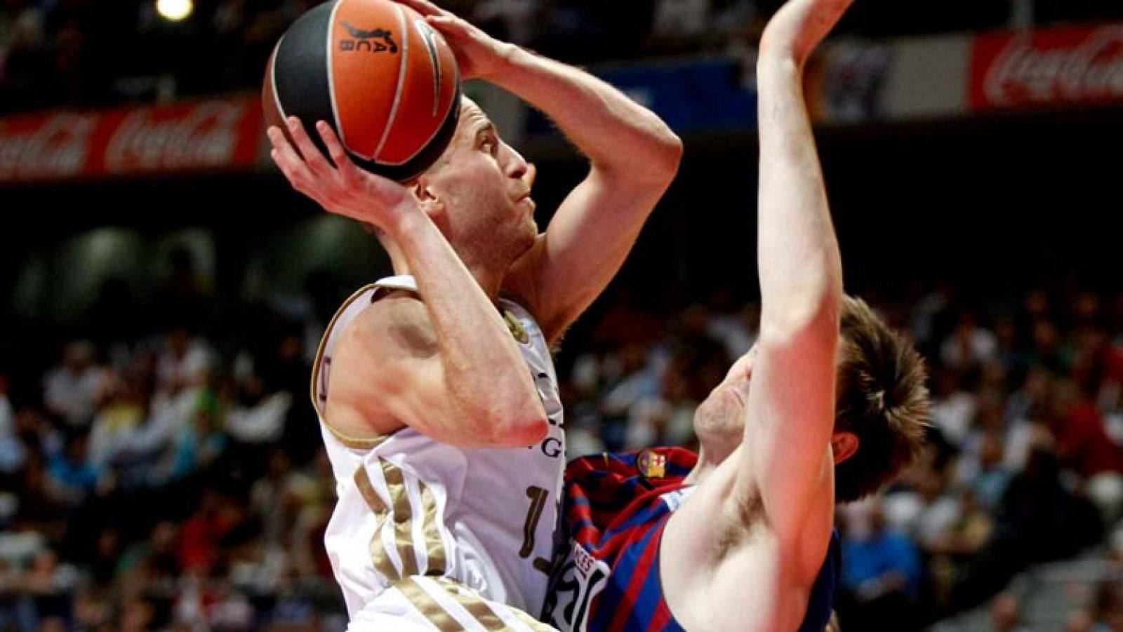 El Madrid da un paso hacia la final (85-59) - Baloncesto en RTVE | Ver