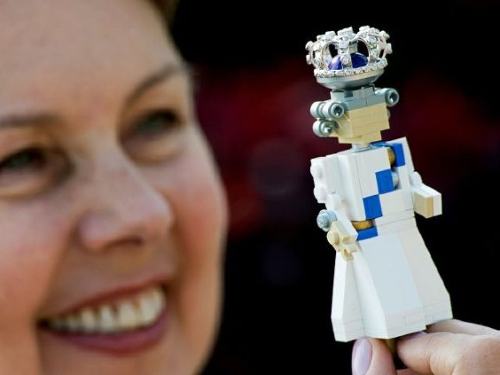 On Off: El "Jubilego" de la Reina - On Off | Ver