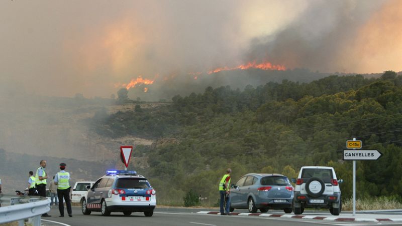UNOS 370 EVACUADOS POR LOS INCENDIOS DE BARCELONA Y VALENCIA