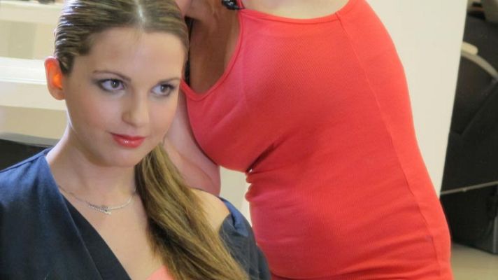  - Cómo peinarse con una coleta tensa