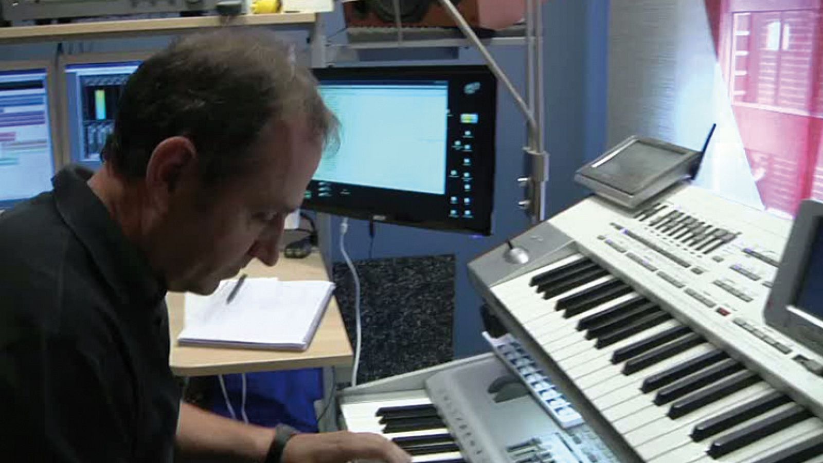 Amar - Pedro Martínez compone la música de la radio