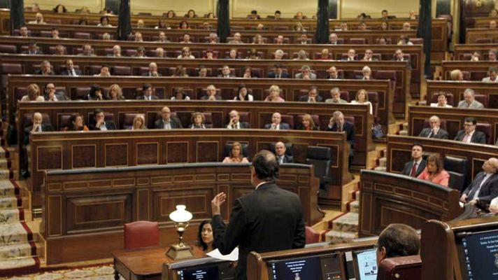 Telediario 1 - La oposición pide explicaciones