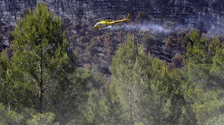 Telediario 1 - 350 desalojados por el fuego