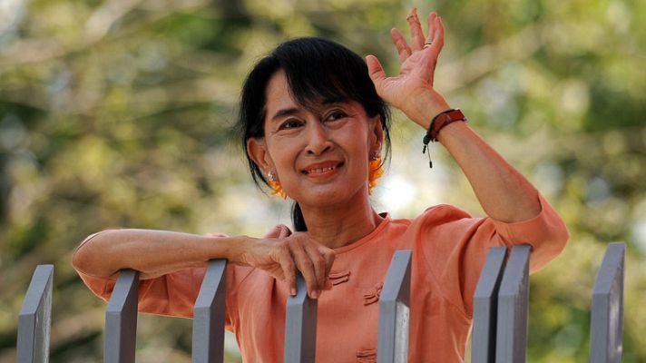 Telediario 1 - La opositora birmana Aung San Suu Kyi llega a Ginebra para comenzar su gira europea