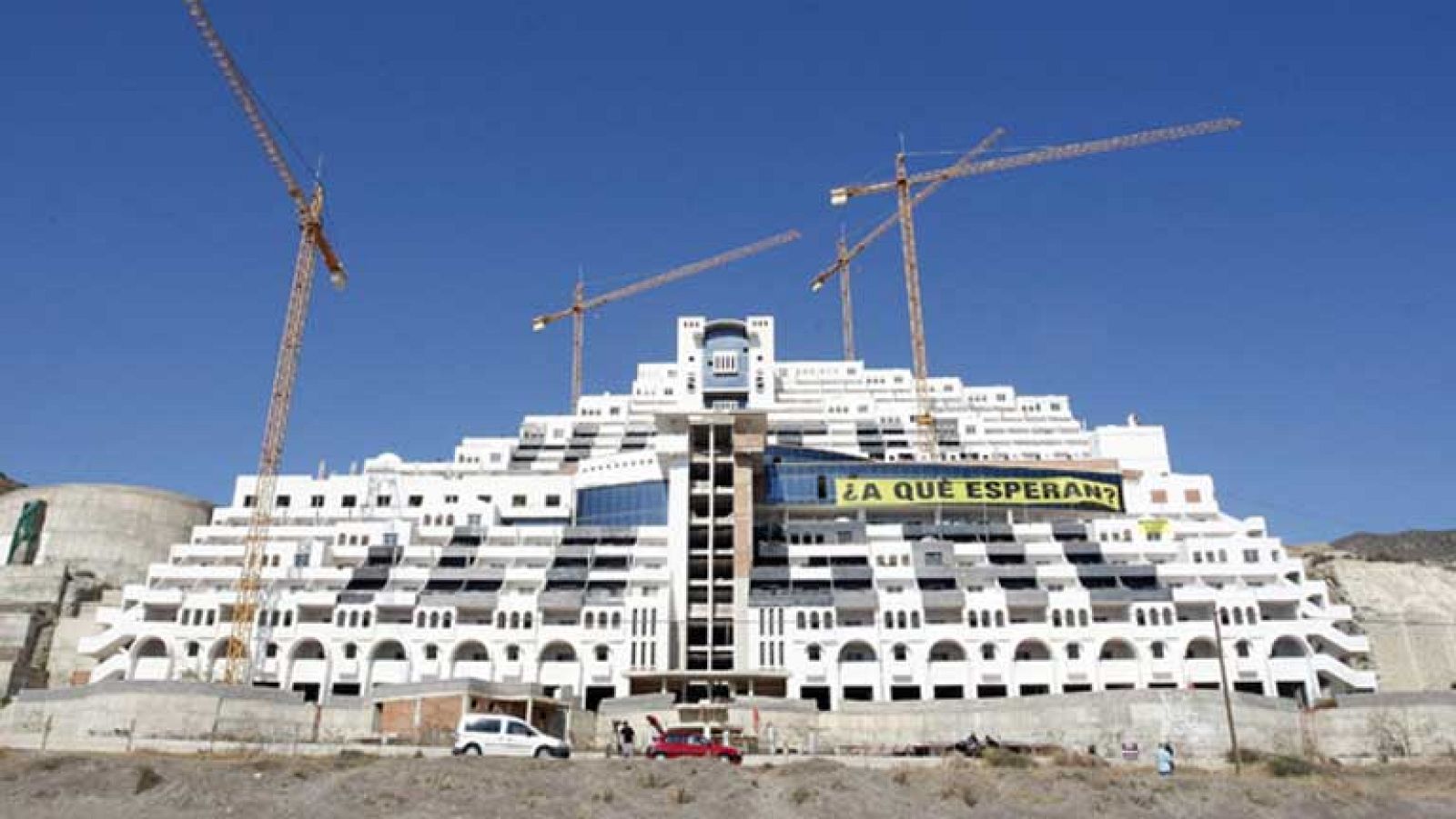 Greenpeace presenta el coste del derribo de la zona del hotel Algarrobico, Almería