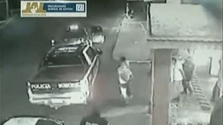 Telediario 1 - Un vídeo delata a cinco policías mexicanos acusados de asesinato