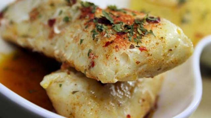 +Gente - Merluza asada con calamar salteado