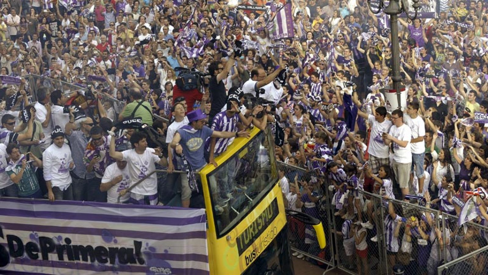 Valladolid se echa a la calle para festejar el ascenso