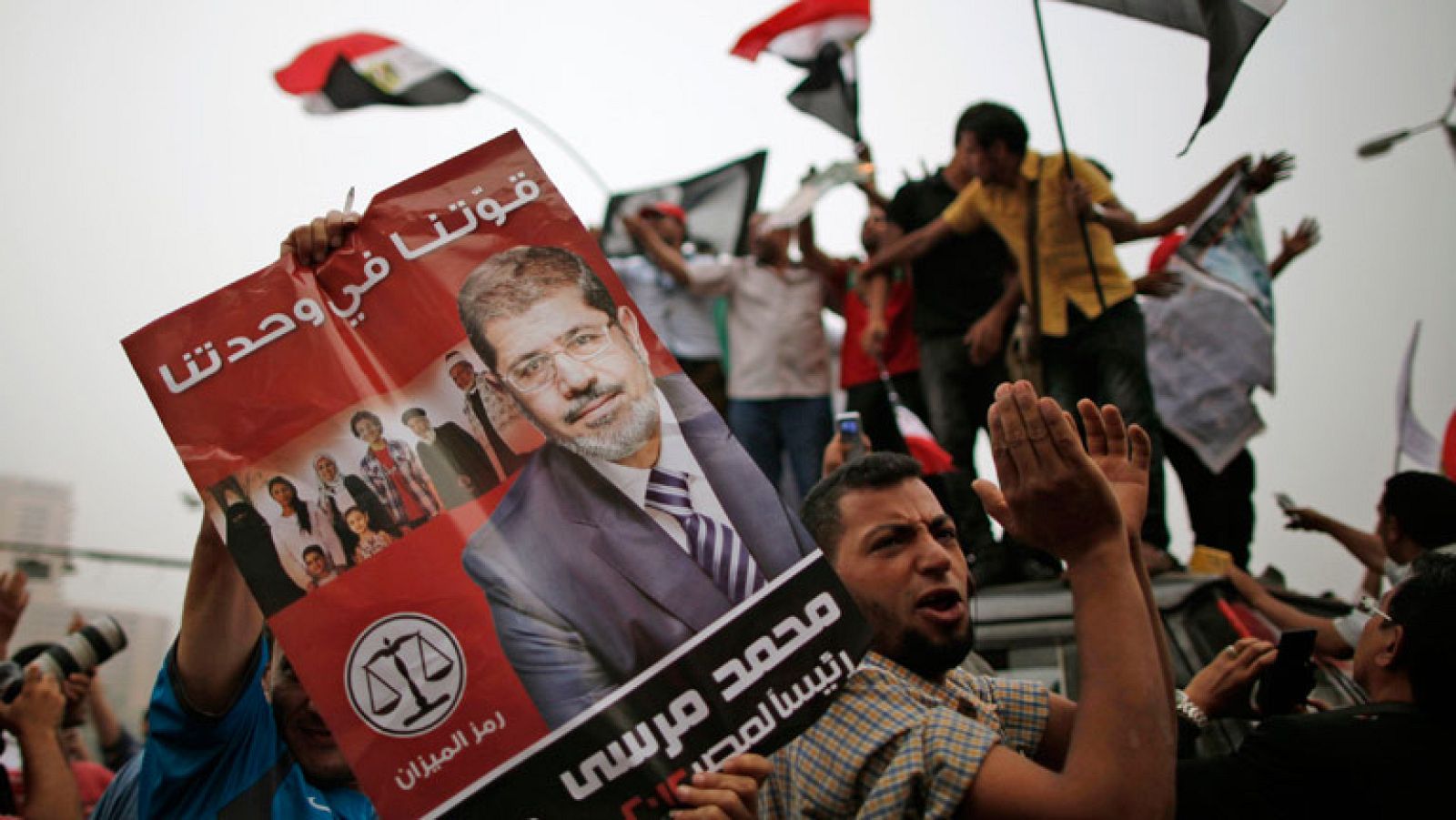 Los militares asumen el poder legislativo en Egipto mientras continúa el recuento electoral