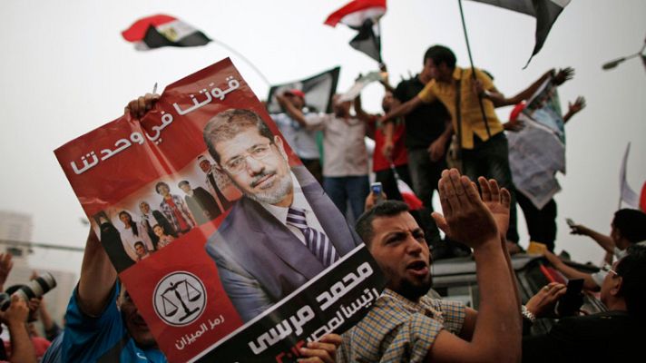 Telediario 1 - Los militares asumen el poder legislativo en Egipto mientras continúa el recuento electoral