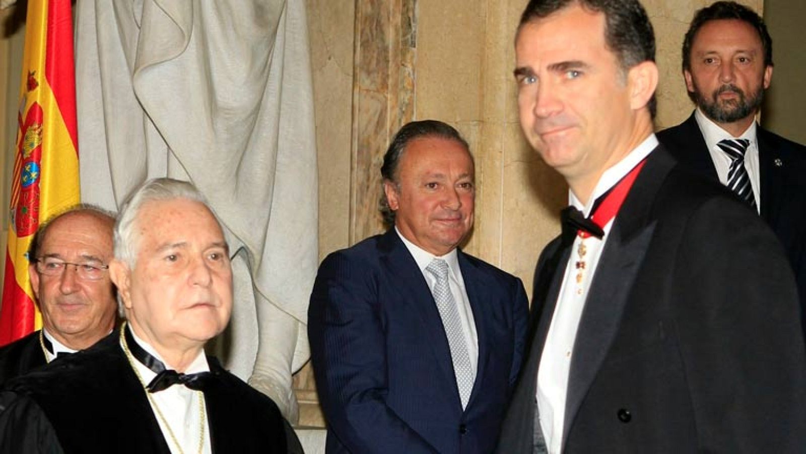 Dívar elude referirse a su dimisión pero alerta contra los ataques al poder judicial - Informativo 24h | Ver