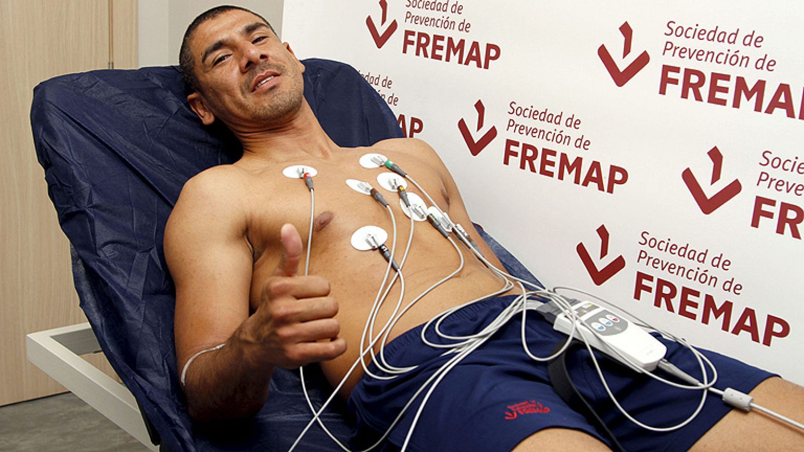 El defensa argentino Daniel Alberto 'Cata' Díaz, exjugador del Getafe, ha pasado hoy satisfactoriamente el pertinente reconocimiento médico con el Atlético de Madrid y se ha mostrado ante los medios dispuesto a "demostrar que viene preparado y con mu