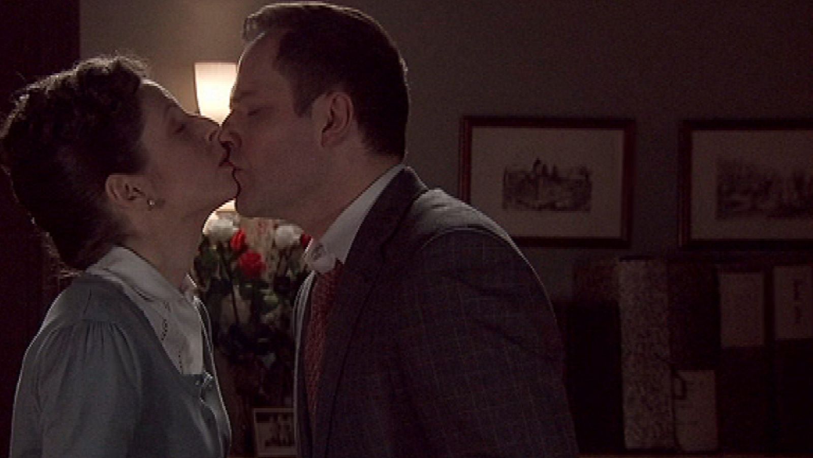 Amar - Momento de pasión y desenfreno entre Olavide y Aurelia