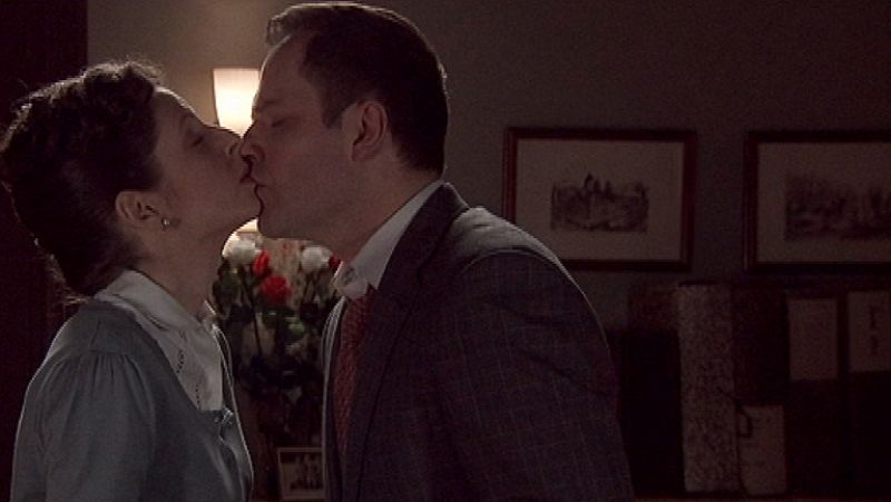 Amar - Momento de pasión y desenfreno entre Olavide y Aurelia