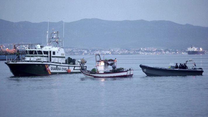 Telediario 1 - El rey visita Algeciras para apoyar a los pescadores y a la Guardia Civil