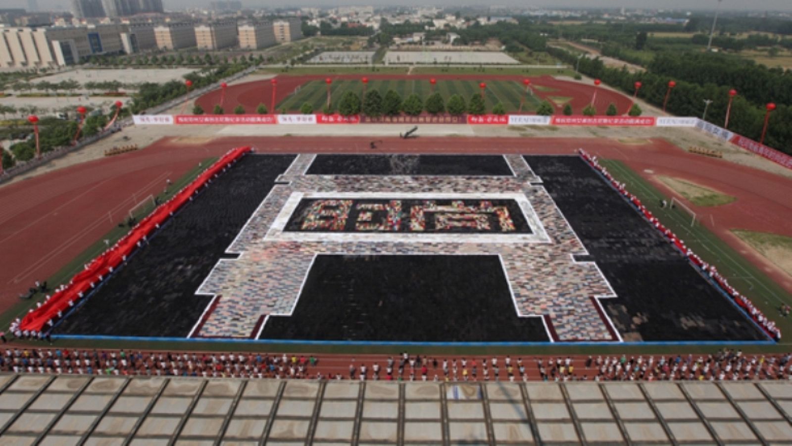 On Off: Mosaico de pantalones - On Off | Ver