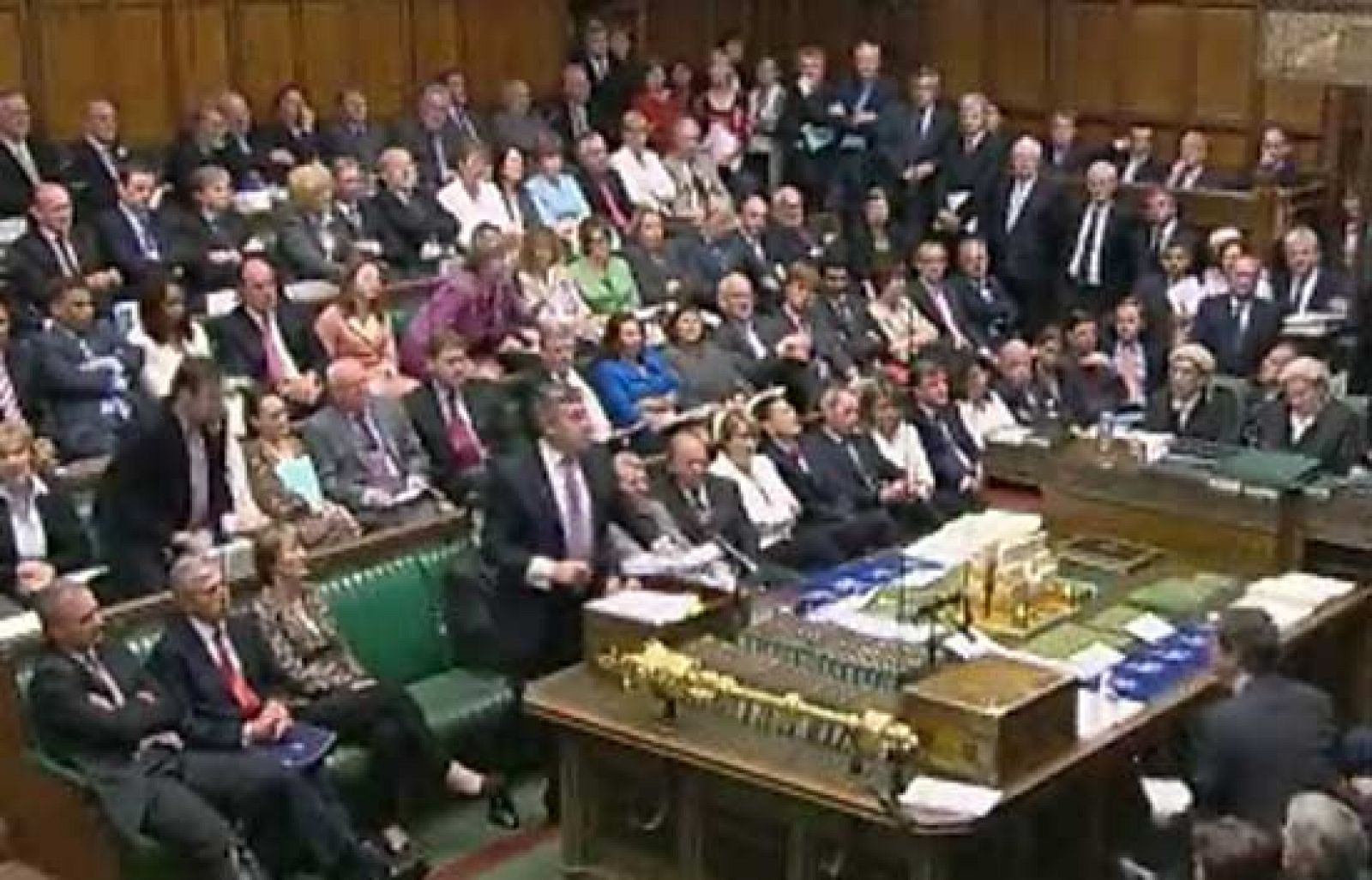 El Parlamento británico amplía el plazo de detención de terroristas | Ver