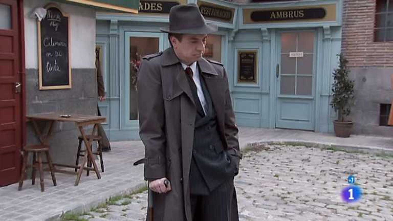 Amar en tiempos revueltos - T7 - Capítulo 201 - Convencidos erróneamente de que Vallejo sospecha de ellos, los anticuarios emprenden medidas desesperadas - ver ahora