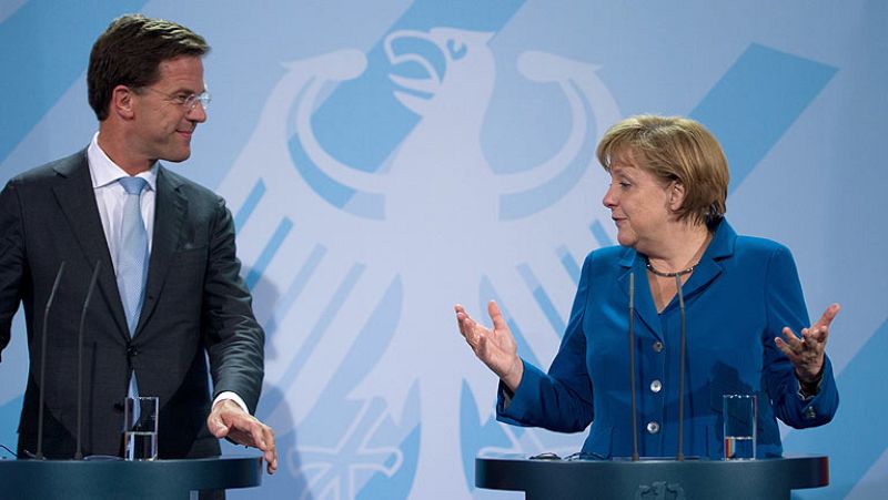 Merkel: "España presentará la solicitud para recapitalizar a su banca y la apoyaremos"