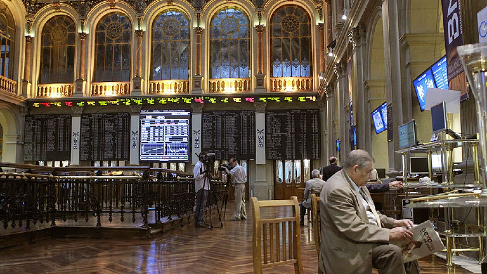 España acude al mercado el día en que publica la auditoría a la banca y negociará su rescate