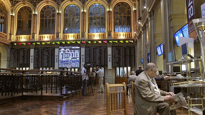 Telediario 1 - España acude al mercado el día en que publica la auditoría a la banca y negociará su rescate