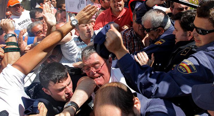  - Los pescadores levantan los paros