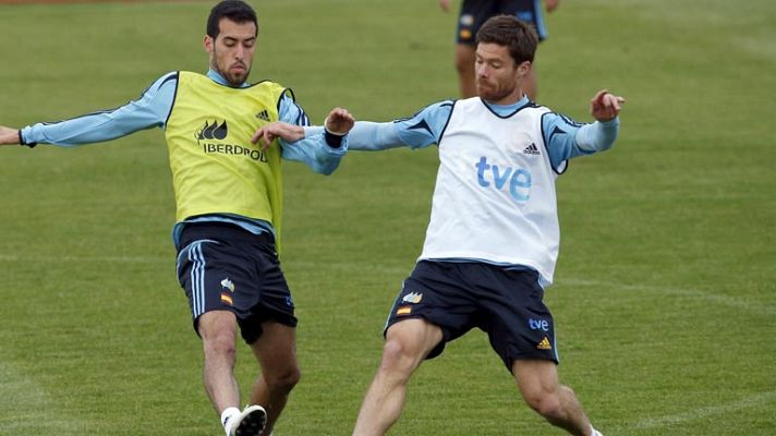 Telediario 1 - Xabi Alonso y Busquets, mediocampo indiscutible de la Roja