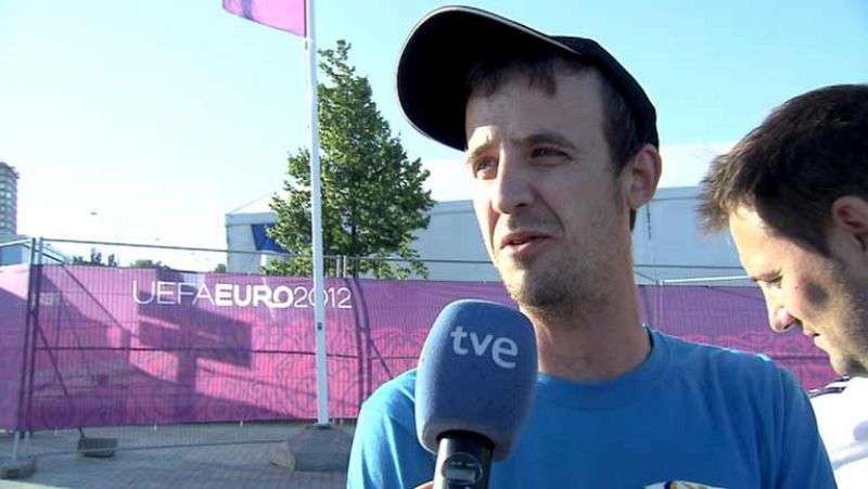 España estará arropada en las gradas del Donbass Arena por bastantes menos aficionados que en la primera fase. El motivo no es otro que los altos precios que rigen en Ucrania estos días en hoteles y en todo lo que rodea a la Eurocopa. Unos mil euros,