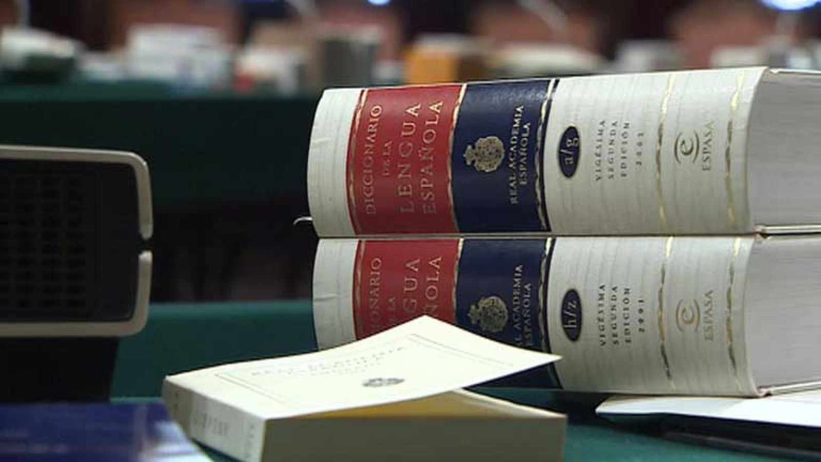 La Real Academia Española abre las puertas del diccionario a 1.697 nuevas palabras