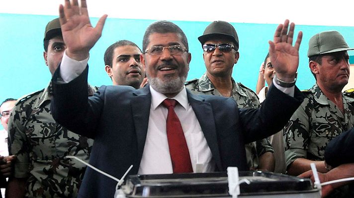 Telediario 1 - Morsi inicia consultas para lograr un consenso político en un Egipto dividido