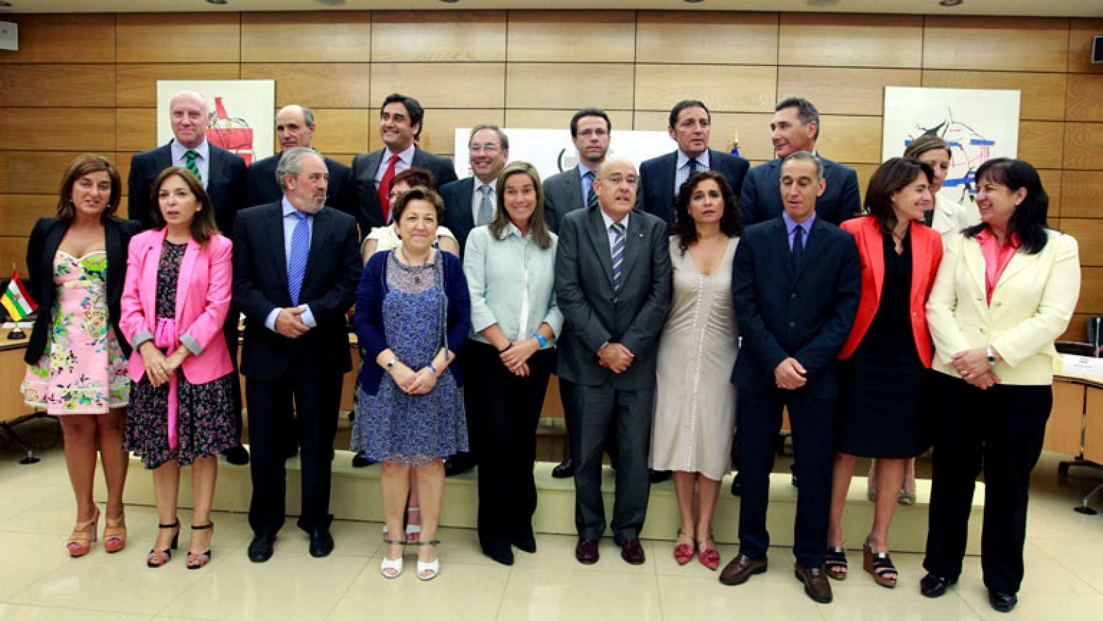 Sanidad excluirá de la financiación pública unos 425 medicamentos "de baja utilidad terapeútica" - Informativo 24h | Ver