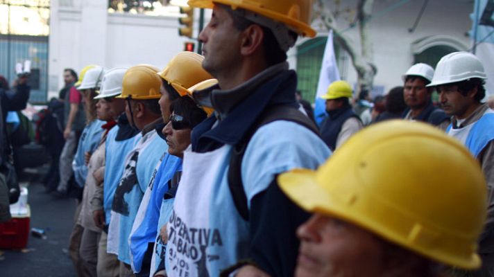Telediario 1 - Miles de trabajadores argentinos secundan el paro contra Cristina Fernández