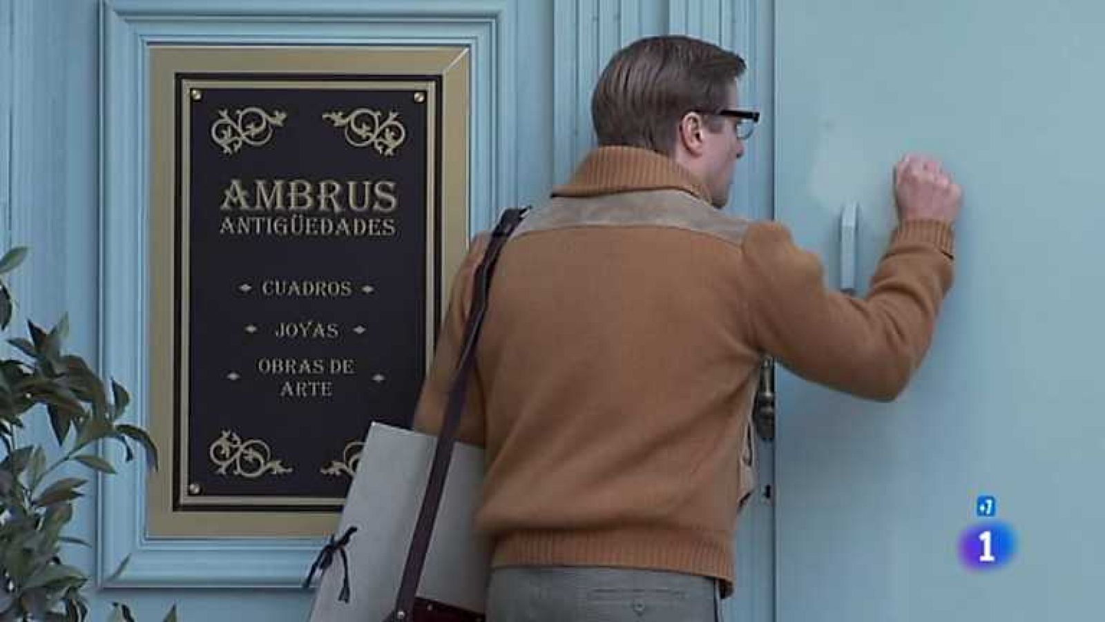 Amar en tiempos revueltos - T7 - Capítulo 207 - Héctor se impone para entrar en la timba de póker - ver ahora