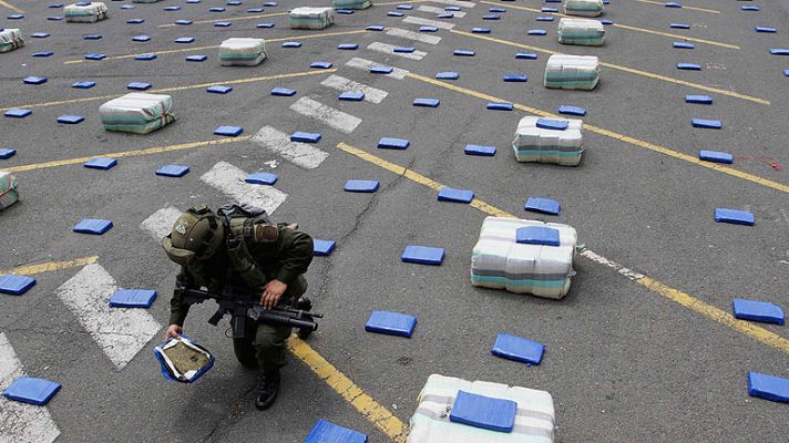 Telediario 1 - Policía en busca por narcotráfico