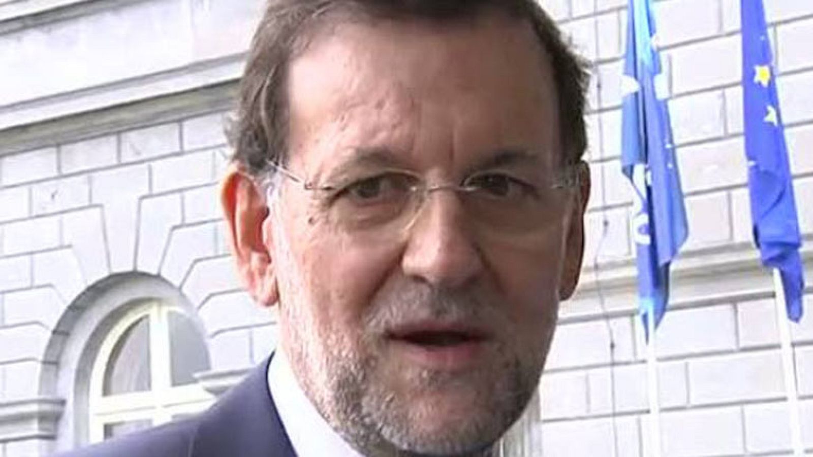 El presidente del Gobierno, Mariano Rajoy, y el líder de la oposición, Alfredo Pérez Rubalcaba, han alabado el juego de España en la Eurocopa 2012, tras eliminar a Portugal y llegar a la final.