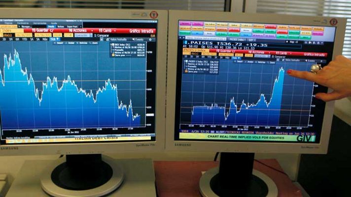 Los desayunos - La prima de riesgo baja de 500 puntos y las Bolsas suben