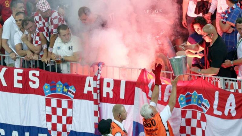 La UEFA multa a 7 selecciones | Ver