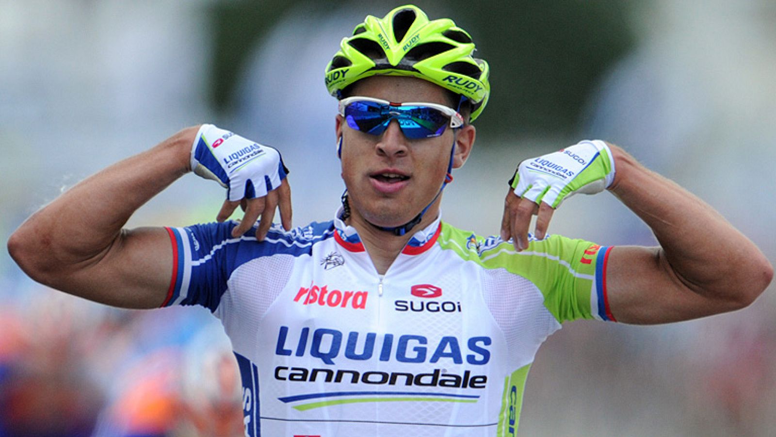 El eslovaco Peter Sagan (Liquigas), debutante en el Tour a los 22 años, demostró el potencial que le señala como el nuevo "Canibal" del pelotón al adjudicarse la primera etapa disputada entre Lieja y Seraing, en Bélgica, de 198 kilómetros, en un duel