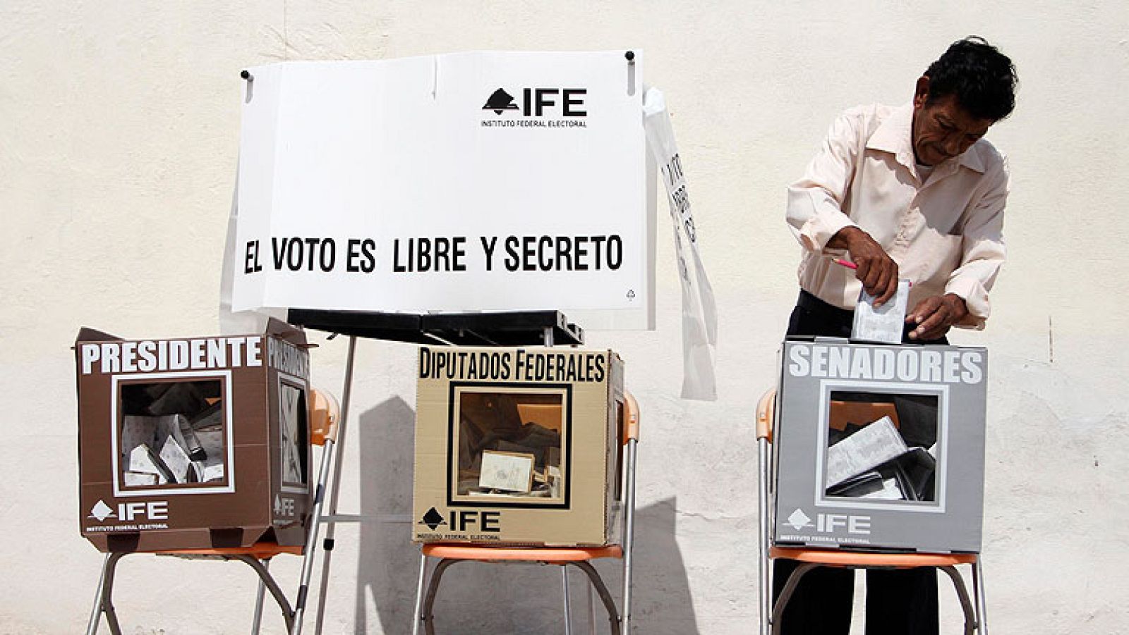 Cierran los colegios electorales en la mayoría de México