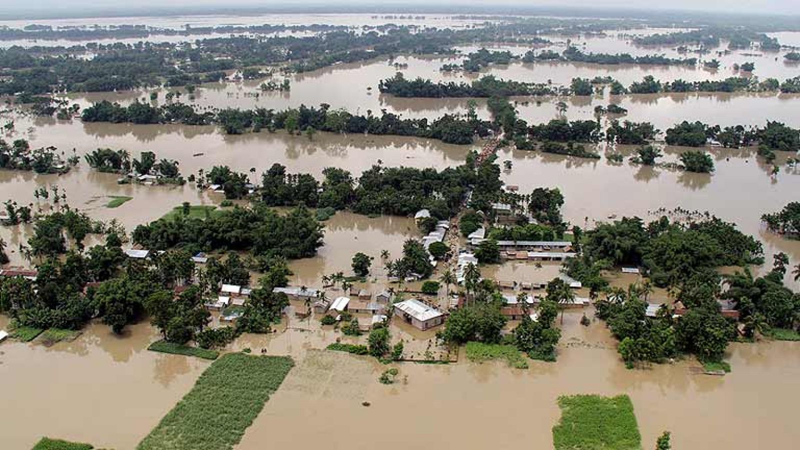 Inundaciones en el noreste indio causan 61 muertos y dos millones de afectados - Informativo 24h | Ver