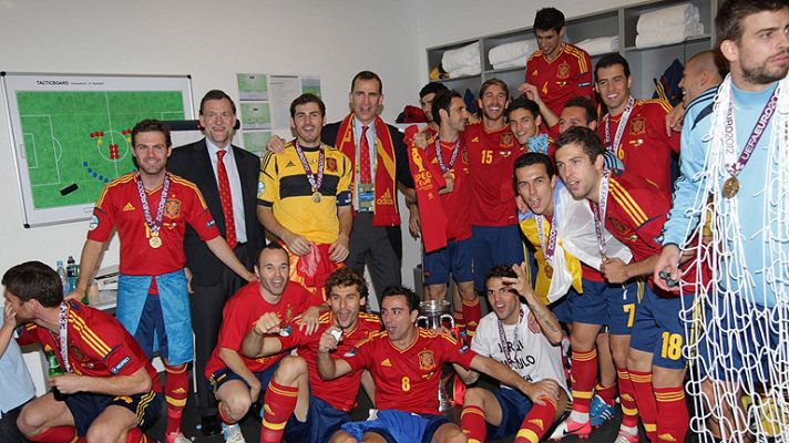 Telediario 1 - El príncipe Felipe y el presidente Rajoy bajaron al vestuario