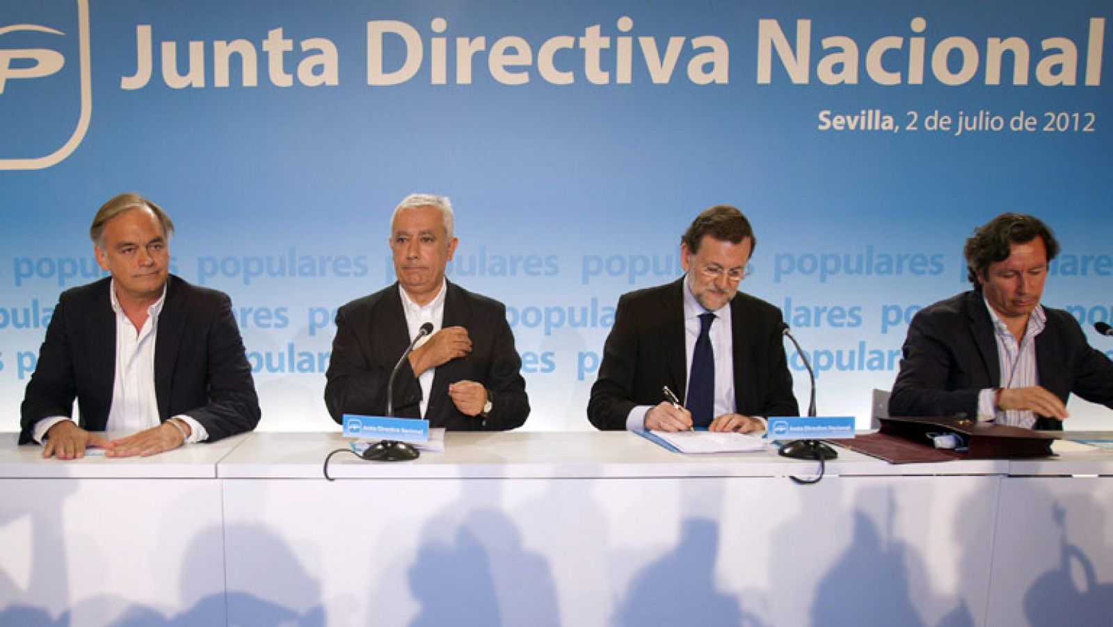 Rajoy pide un "esfuerzo mayor" a las CCAA para reducir el déficit público