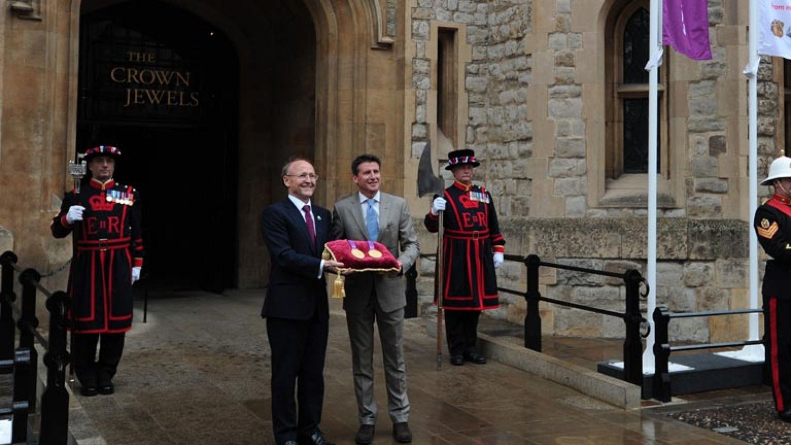 El bien más preciado de los atletas ya está asegurado en uno de los edificios más emblemáticos de Reino Unido. Hablamos de la Torre de Londres y las medallas olímpicas -4.700 en concreto- que estarán en las bóvedas del edificio hasta el próximo 28